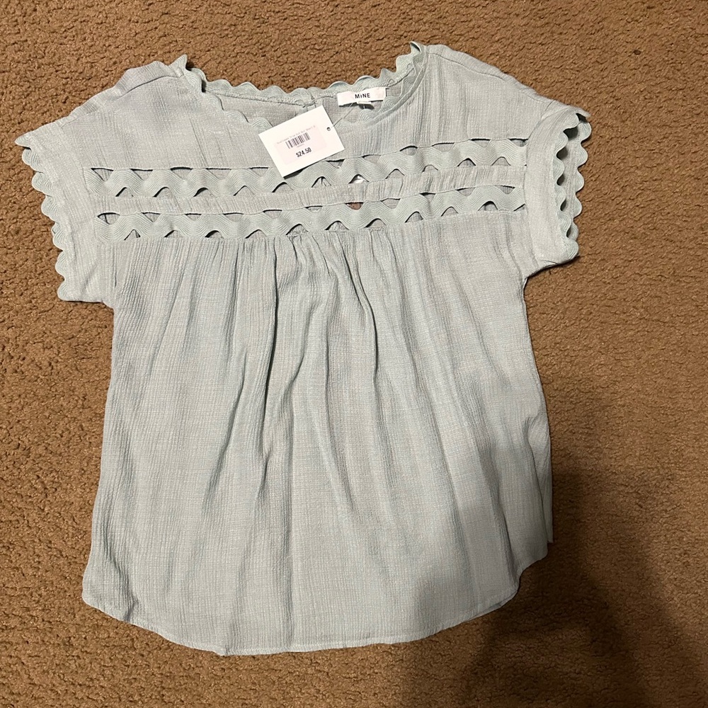 Women’s Scalloped Top